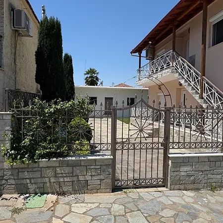 Apartment With Garden Deluxe