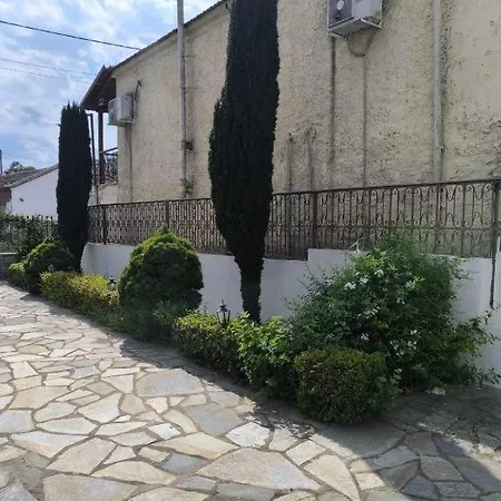 Apartment With Garden Deluxe Krithia